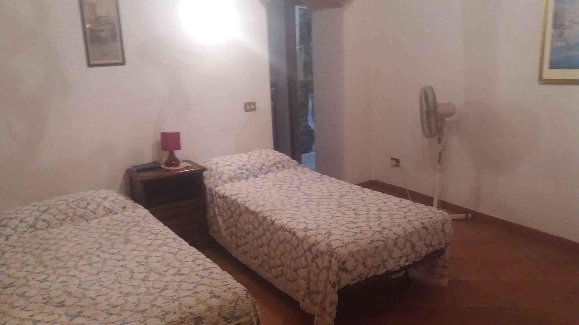 Azzurre Beb Bed & Breakfast Laterina ภายนอก รูปภาพ