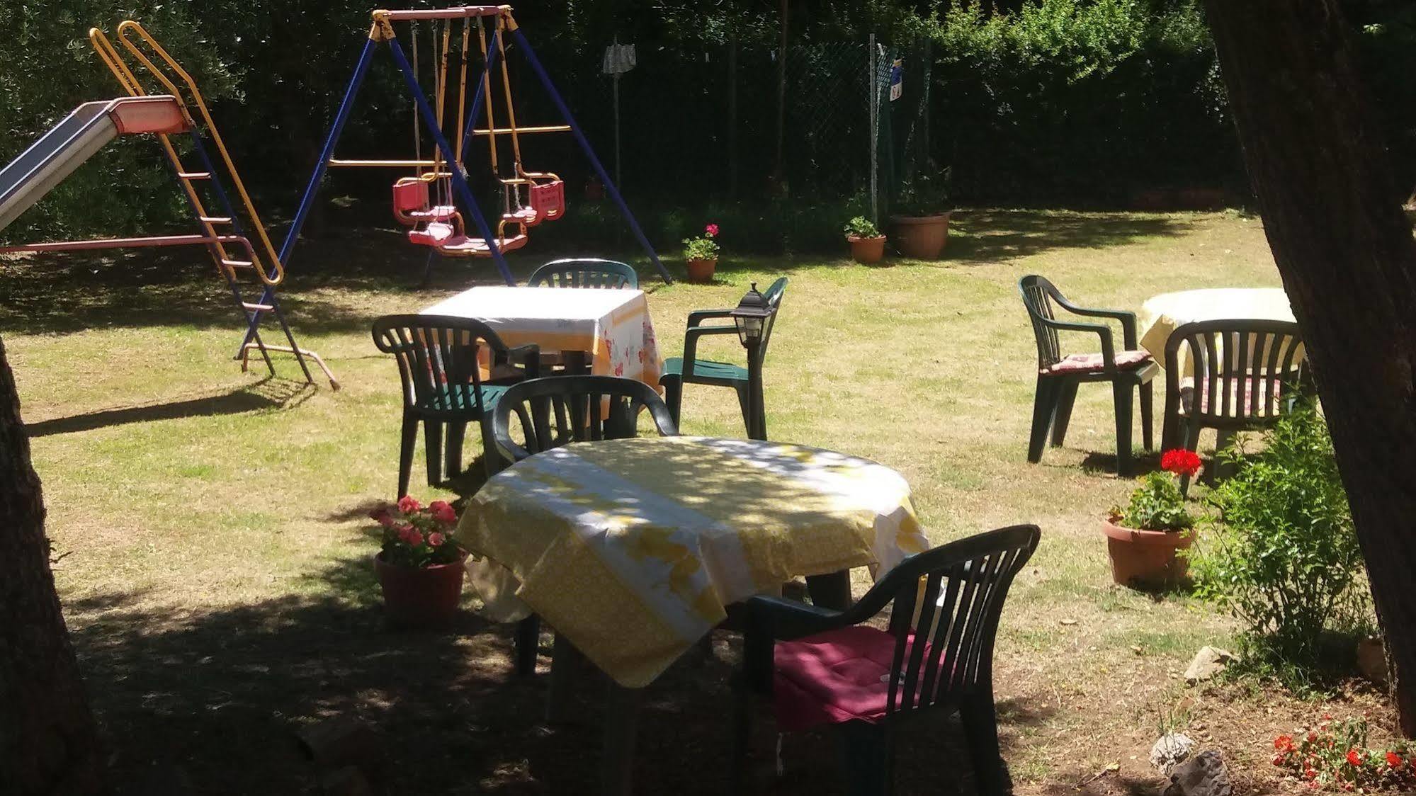 Azzurre Beb Bed & Breakfast Laterina ภายนอก รูปภาพ